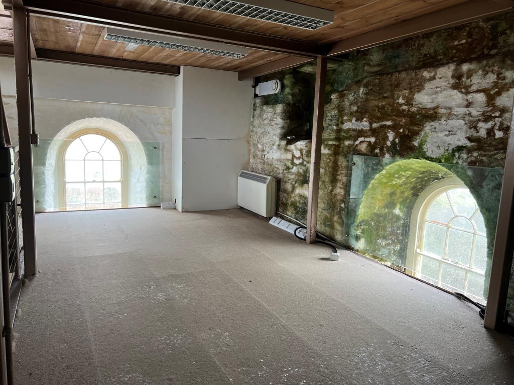 Lot: 132 - FORMER ENGINE HOUSE IN GREAT LOCATION - Second floor office area
